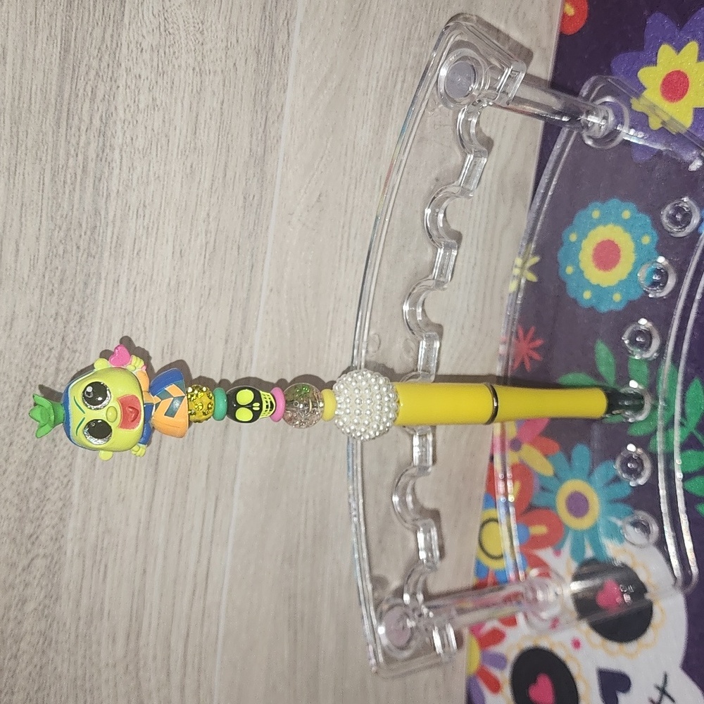 Queen of Hearts Blacklight Pen